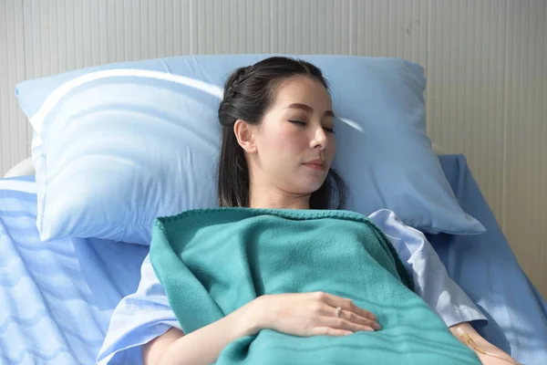 Aisan Woman Sleeping Bed Hospital — Stock Photo, Image