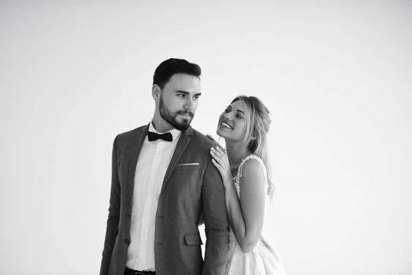 Happy Wedding Par Poserar Studio — Stockfoto