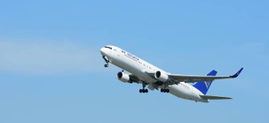 turist varış Suvarnabhumi Uluslararası Havaalanı, bankak Tayland, otelde 22 Kasım 2018.The uçağa binmeden kadar pist üzerinden uçuyor önce çeşitli taşıyıcılar bir göz atın 