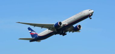 turist varış Suvarnabhumi Uluslararası Havaalanı, bankak Tayland, çeşitli taşıyıcılar pistlerden birinden otel 22 Kasım 2018.The uçakta uçuyor yatılı önce bir göz atın 