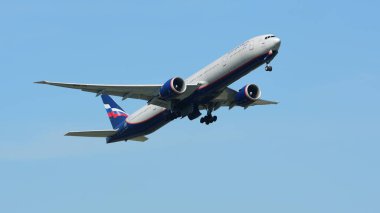 turist varış Suvarnabhumi Uluslararası Havaalanı, bankak Tayland, otel üzerinde 22 Kasım 2018 binmeden önce çeşitli taşıyıcılar bir göz atın.