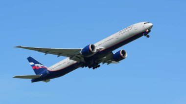 turist varış Suvarnabhumi Uluslararası Havaalanı, bankak Tayland, otel üzerinde 22 Kasım 2018 binmeden önce çeşitli taşıyıcılar bir göz atın.