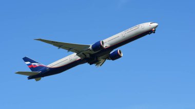 turist varış Suvarnabhumi Uluslararası Havaalanı, bankak Tayland, otel üzerinde 22 Kasım 2018 binmeden önce çeşitli taşıyıcılar bir göz atın.