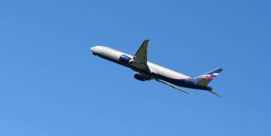 turist varış Suvarnabhumi Uluslararası Havaalanı, bankak Tayland, otel üzerinde 22 Kasım 2018 binmeden önce çeşitli taşıyıcılar bir göz atın.