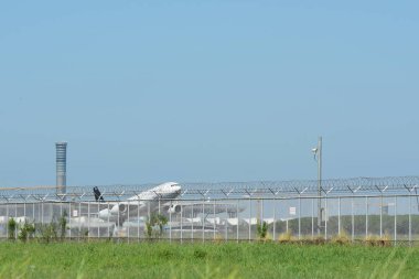 turist varış Suvarnabhumi Uluslararası Havaalanı, bankak Tayland, otel üzerinde 22 Kasım 2018 binmeden önce çeşitli taşıyıcılar bir göz atın.