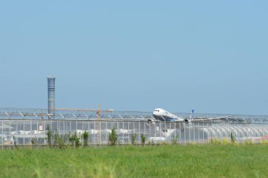 turist varış Suvarnabhumi Uluslararası Havaalanı, bankak Tayland, otel üzerinde 22 Kasım 2018 binmeden önce çeşitli taşıyıcılar bir göz atın.