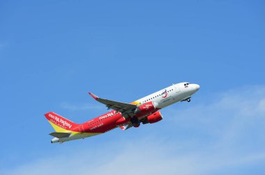 turist varış Suvarnabhumi Uluslararası Havaalanı, bankak Tayland, otel üzerinde 22 Kasım 2018 binmeden önce çeşitli taşıyıcılar bir göz atın.
