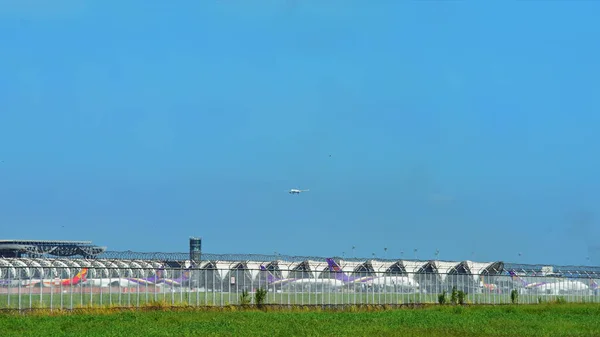 Turista Chegar Aeroporto Internacional Suvarnabhumi Banca Tailândia Uma Olhada Várias — Fotografia de Stock