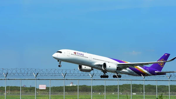 Turista Llegada Aeropuerto Internacional Suvarnabhumi Bankak Tailandia Echar Vistazo Varios — Foto de Stock