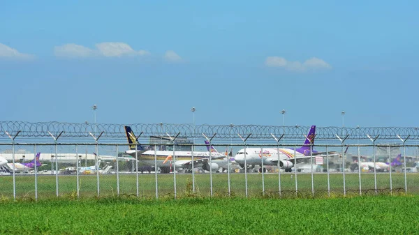 Tourist Arrive Suvarnabhumi International Airport Bankak Thailand Take Look Various — Stock Photo, Image