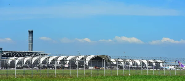 Turista Érkezik Suvarnabhumi Nemzetközi Repülőtértől Bankak Thaiföld Vessen Egy Pillantást — Stock Fotó