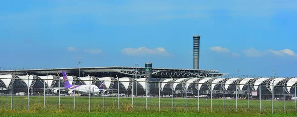 Turisten Ankomst Suvarnabhumi International Airport Bankak Thailand Titt Olika Transportörer — Stockfoto