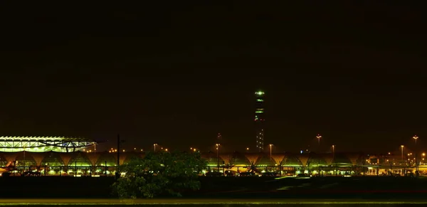 Großer Flughafen Der Nacht — Stockfoto