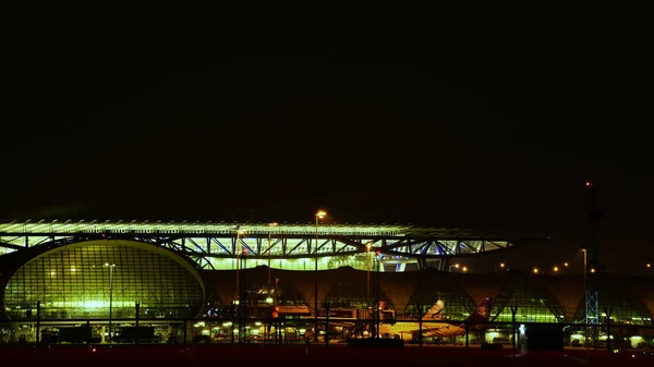 Международный Аэропорт Бангкока Ночью Ноября 2018 Года Самолет Выкатился Пределы — стоковое фото