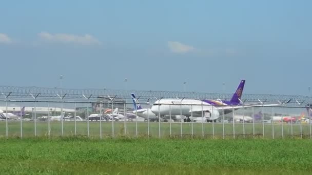 Turista Chegar Aeroporto Internacional Suvarnabhumi Banca Tailândia Uma Olhada Várias — Vídeo de Stock