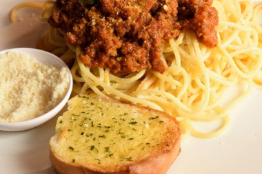 Salata ile ev yapımı Alman Weiner kotletpane Schnitzel