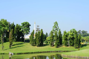 Bangkok Park, Thailand.park bahçede çalılar ve yeşil çimenler ile süsleyin, peyzaj tasarımı için çeşitli hayvan şekilleri ağaç şeklinde