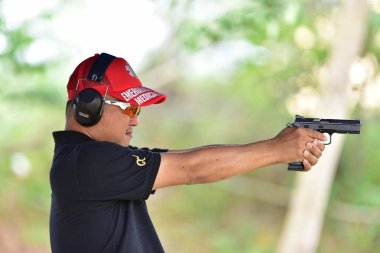 Spor ve yarış tripsamateur topçu ve Tayland Ulusal gunners vurulma olayında kullanılan silah pratik ve kupa, Prachuap Khiri Khan, Tayland tarihinde 25 Ağustos 2018 rekabet edebilmek için test çekim