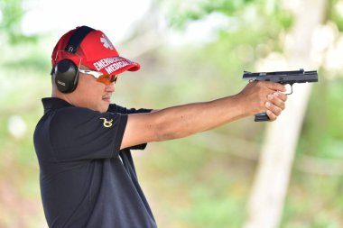 Spor ve yarış tripsamateur topçu ve Tayland Ulusal gunners vurulma olayında kullanılan silah pratik ve kupa, Prachuap Khiri Khan, Tayland tarihinde 25 Ağustos 2018 rekabet edebilmek için test çekim