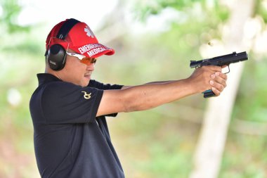 Spor ve yarış tripsamateur topçu ve Tayland Ulusal gunners vurulma olayında kullanılan silah pratik ve kupa, Prachuap Khiri Khan, Tayland tarihinde 25 Ağustos 2018 rekabet edebilmek için test çekim