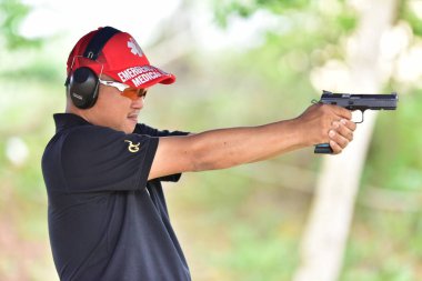 Spor ve yarış gezileri vurulma olayında kullanılan silahlar. Benim üzerime topçu ve Tayland Ulusal gunners pratik ve kupa, Prachuap Khiri Khan, Tayland tarihinde 25 Ağustos 2018 rekabet edebilmek için test çekim