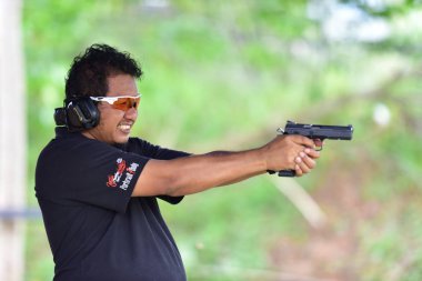 Spor ve yarış gezileri vurulma olayında kullanılan silahlar. Benim üzerime topçu ve Tayland Ulusal gunners pratik ve kupa, Prachuap Khiri Khan, Tayland tarihinde 25 Ağustos 2018 rekabet edebilmek için test çekim