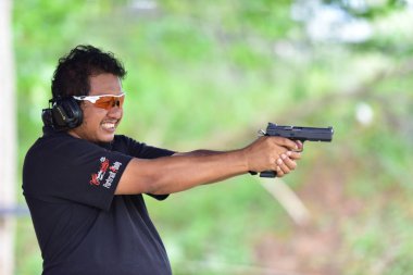 Spor ve yarış gezileri vurulma olayında kullanılan silahlar. Benim üzerime topçu ve Tayland Ulusal gunners pratik ve kupa, Prachuap Khiri Khan, Tayland tarihinde 25 Ağustos 2018 rekabet edebilmek için test çekim