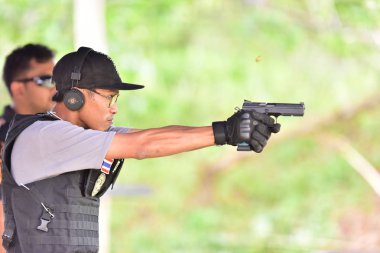 Spor ve yarış tripsamateur topçu ve Tayland Ulusal gunners vurulma olayında kullanılan silah pratik ve kupa, Prachuap Khiri Khan, Tayland tarihinde 25 Ağustos 2018 rekabet edebilmek için test çekim