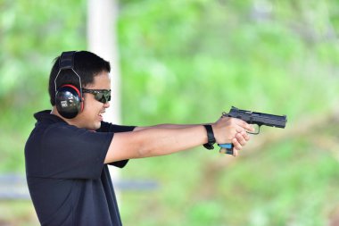 Spor ve yarış tripsamateur topçu ve Tayland Ulusal gunners vurulma olayında kullanılan silah pratik ve kupa, Prachuap Khiri Khan, Tayland tarihinde 25 Ağustos 2018 rekabet edebilmek için test çekim