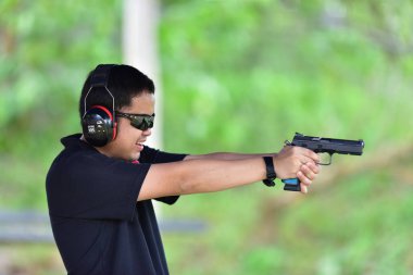 Spor ve yarış gezileri vurulma olayında kullanılan silahlar. Benim üzerime topçu ve Tayland Ulusal gunners pratik ve kupa, Prachuap Khiri Khan, Tayland tarihinde 25 Ağustos 2018 rekabet edebilmek için test çekim