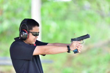 Spor ve yarış tripsamateur topçu ve Tayland Ulusal gunners vurulma olayında kullanılan silah pratik ve kupa, Prachuap Khiri Khan, Tayland tarihinde 25 Ağustos 2018 rekabet edebilmek için test çekim