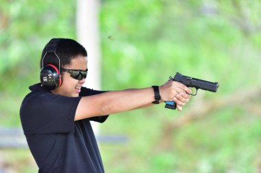 Spor ve yarış tripsamateur topçu ve Tayland Ulusal gunners vurulma olayında kullanılan silah pratik ve kupa, Prachuap Khiri Khan, Tayland tarihinde 25 Ağustos 2018 rekabet edebilmek için test çekim