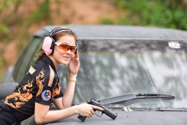 Spor ve yarış tripsamateur topçu ve Tayland Ulusal gunners vurulma olayında kullanılan silah pratik ve kupa, Prachuap Khiri Khan, Tayland tarihinde 25 Ağustos 2018 rekabet edebilmek için test çekim