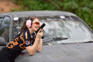 Spor ve yarış tripsamateur topçu ve Tayland Ulusal gunners vurulma olayında kullanılan silah pratik ve kupa, Prachuap Khiri Khan, Tayland tarihinde 25 Ağustos 2018 rekabet edebilmek için test çekim