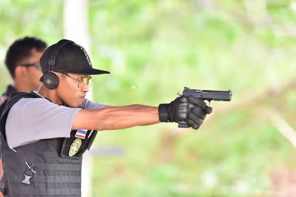 スポーツとレースの Tripsamateur 砲手やタイ国立アーセナルの撮影で使用される銃の練習と Prachuap Khiri Khan 2018 日にタイでトロフィーに出場するテストを撮影 — ストック写真