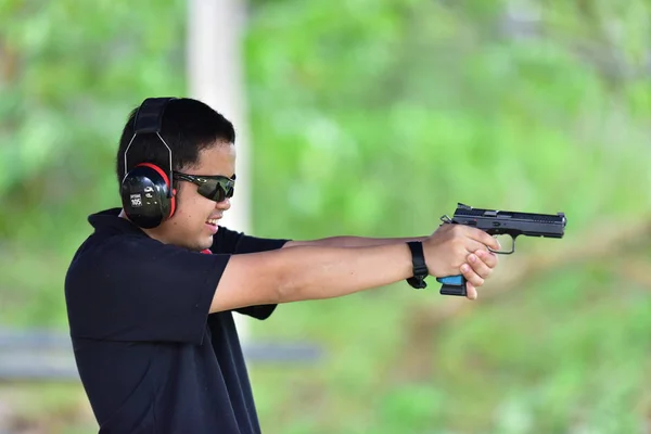 射击运动和比赛中使用的枪支特里帕采样者和泰国国家枪手正在练习和射击测试 以便于2018年8月25日在泰国巴楚阿普 希里汗参加奖杯的比赛 — 图库照片