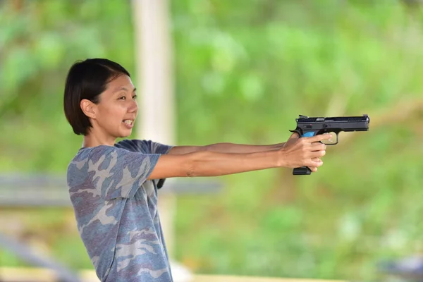 射击运动和比赛中使用的枪支特里帕采样者和泰国国家枪手正在练习和射击测试 以便于2018年8月25日在泰国巴楚阿普 希里汗参加奖杯的比赛 — 图库照片