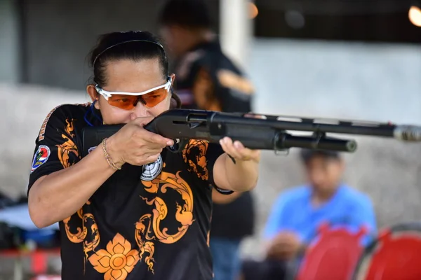 射击运动和比赛中使用的枪支特里帕采样者和泰国国家枪手正在练习和射击测试 以便于2018年8月25日在泰国巴楚阿普 希里汗参加奖杯的比赛 — 图库照片