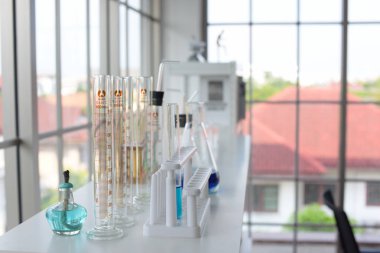 Laboratuvar ve laboratuvar Equipment.microbiological analizi, tıp. Bilim adamları bilim laboratuvarlarında çalışıyoruz .