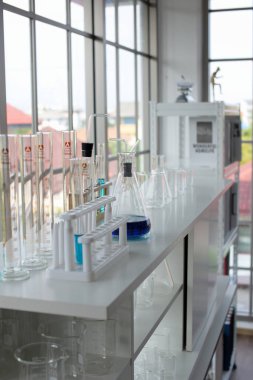 Laboratuvar ve laboratuvar Equipment.microbiological analizi, tıp. Bilim adamları bilim laboratuvarlarında çalışıyoruz