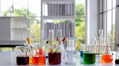 Laboratuvar ve laboratuvar Equipment.microbiological analizi, tıp. Bilim adamları bilim laboratuvarlarında çalışıyoruz