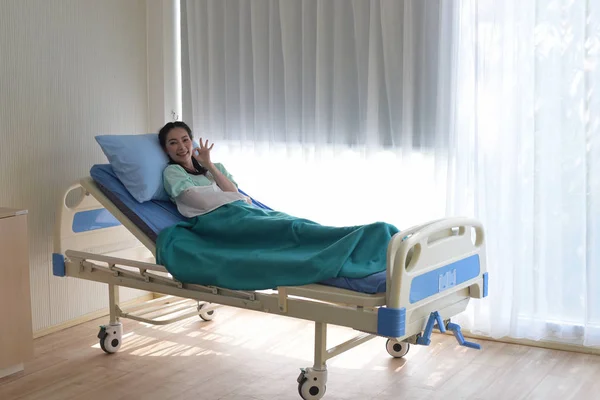 Foton Vackra Unga Patienter Sjukhuset Bilden Patienten Att Vara Leende — Stockfoto