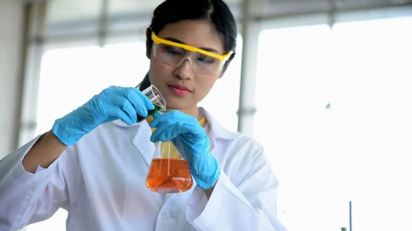 Female Scientist Working Laboratory — Stock Photo, Image