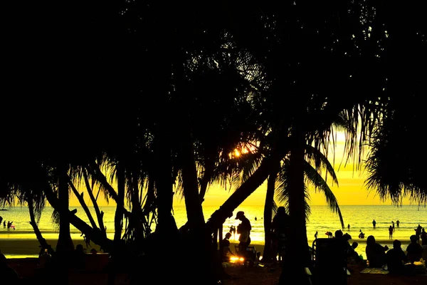 Coucher Soleil Belle Vue Sur Plage Parmi Les Nombreuses Personnes — Photo