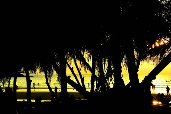 Pôr Sol Bela Vista Praia Entre Muitas Pessoas Vêm Para — Fotografia de Stock