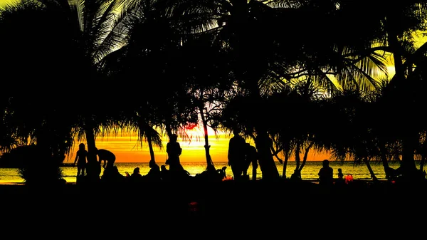 Pôr Sol Bela Vista Praia Entre Muitas Pessoas Vêm Para — Fotografia de Stock