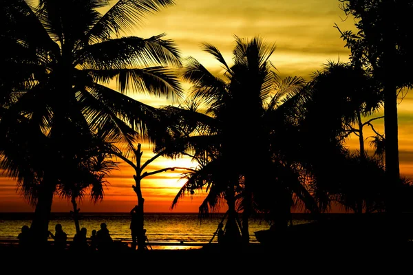 Apus Soare Frumoasa Vedere Plajă Printre Mulți Oameni Vin Joace — Fotografie, imagine de stoc