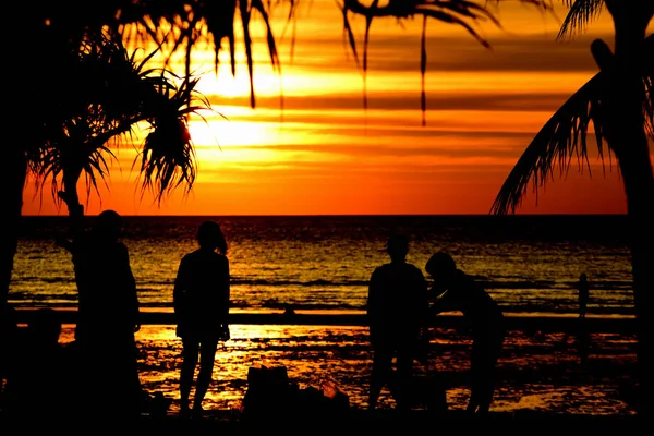 Coucher Soleil Belle Vue Sur Plage Parmi Les Nombreuses Personnes — Photo