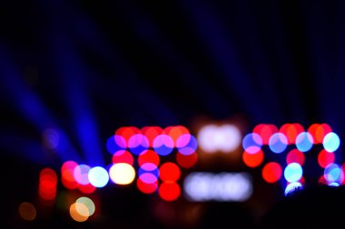 New Year's Day Konser sahnede bulanık bokeh. Yeni yıl yıldız gecesi renkli ışıklar bulanık görüntüleri
