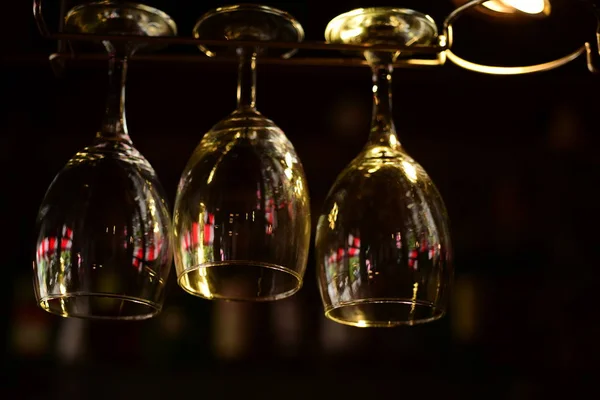 Glass Hanging Bar Counter Liquor Storeempty Glass Beautiful Warm Light — Stock Photo, Image